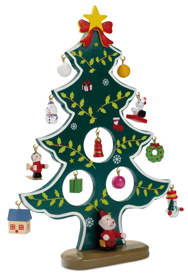 Houten kerstboom met decoratie